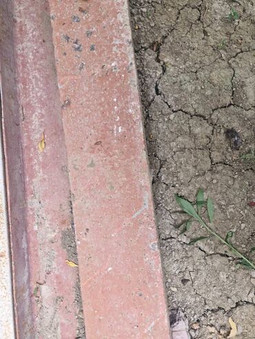 Özü yapışan divar kağızları: Şiveller. Kohne rusun malidi. 3metrdi uzunu. 2ed 100manata