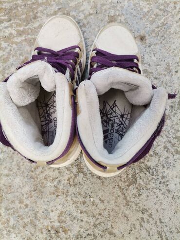 Women's Sneakers and athletic shoes: 37.5 — 4