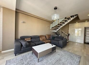 Долгосрочная аренда квартир: 3 комнаты, Риэлтор, Без подселения, С мебелью полностью — 1