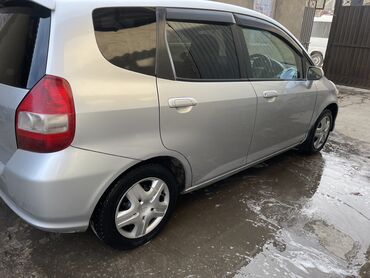 Honda: Honda Fit: 2002 г., 1.3 л, Вариатор, Бензин, Седан