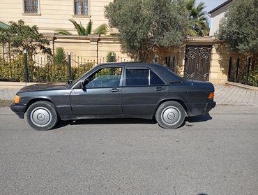 Mercedes-Benz: Mercedes-Benz 190: 1.8 l | 1992 il Sedan