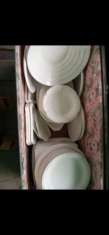 керамическая посуда: Продаю тарелок чистая керамика много разных без трещин без царапин