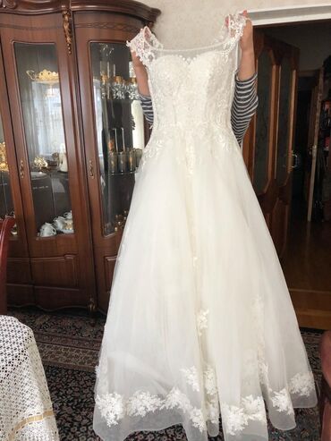 счастливое свадебное платье: Продаю свадебное платье 200$ . Одевала один раз . Реальному клиенту