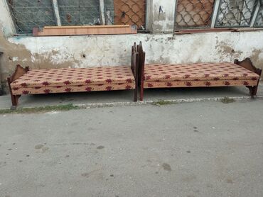 стол из массива дерева: Б/у, Односпальная кровать, С подъемным механизмом, Без выдвижных ящиков