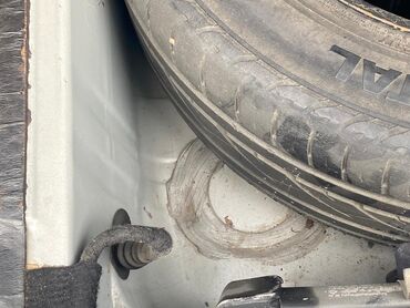 Mercedes-Benz: Mercedes-Benz E-Class: 2.8 l | 2000 il Sedan — 29