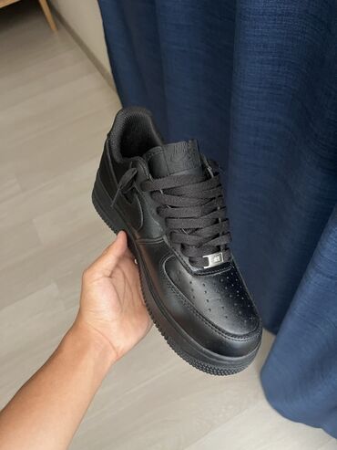 обувь 45 размер: Nike Air Force 1 Low, полностью черные (Triple Black). - Классическая