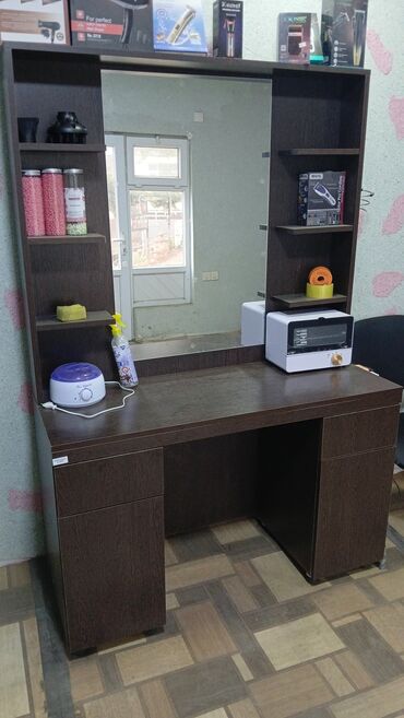 işlənmiş divanlar: Salam eleykum gorduyunuz salon mallari tecili satilir real alici