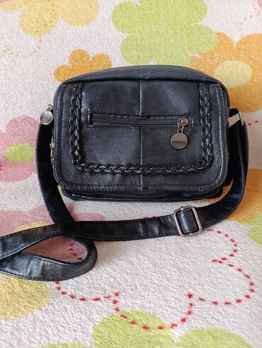черная сумочка: Маленькая сумочка удобная и вместительная один раз носила состояние