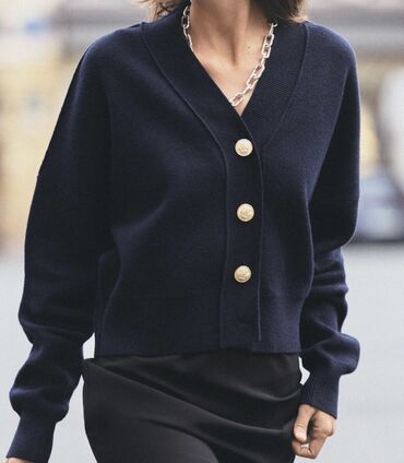 Pencəklər: Zara S-M-L -XL razmer jaketler.Satışda 129-149 azn arasıdı. Yenidi