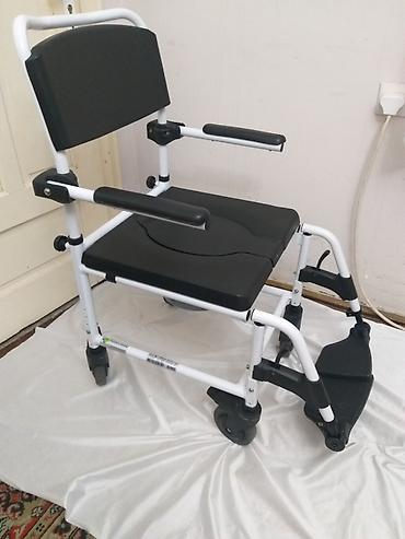Nemacka, veoma lepa-crno bele boje,lagana i kvalitetna, aluminijumska