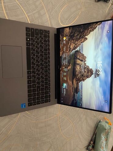 Техника для кухни: Intel Core i5, 15.6 "
