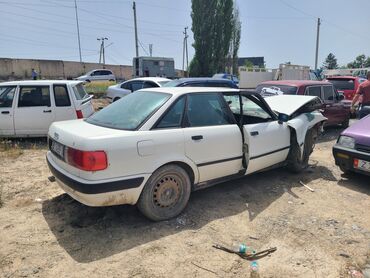 сиз 80: Продается автомобиль Audi 80. Автомобиль белого цвета, требует ремонта