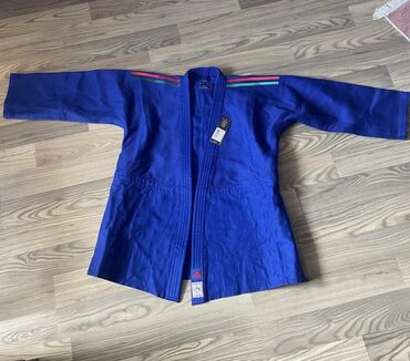 İdman formaları: Kimano adidas pakofka 
Razmer : 160/165
Qiymet : 190 Azn
