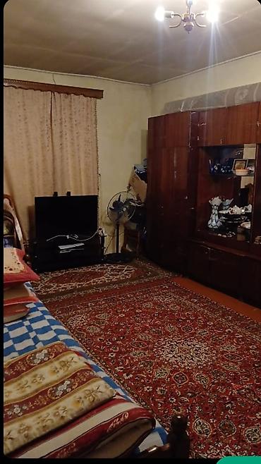 sabunçuda: Həyət evi – 4 otaqlı - Plan: mətbəx, sanitar qovşaq/duş, 4 yaşayış — 9