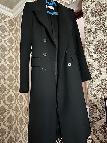 Dəstlər, kostyumlar: Bershka qadın dəst - Rəng: ağ/ekru - Ölçü: XS (EUR XS / USA XS / MEX — 6