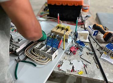 Электрики, электромонтажники: Щит автоматизации/распределительный электрощит в металлическом шкафу — 9