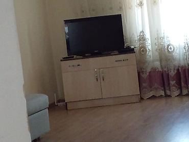 işlənmiş polkalar: İşlənmiş, Düz TV altlığı, Polkalı, Laminat — 1