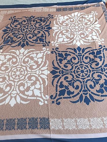 Шарфы, палантины: Шелковый платок с узором. Отличается изысканным дизайном с — 10