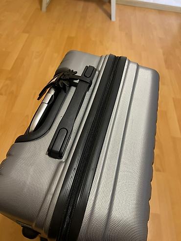 Çantalar: Cəmi 1 dəfə istifadə olunub. Təzə qalıb. 23 KQ tutur. Ölçüləri və özü — 3