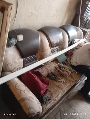 продаю связи с переездом: Диван раскладной как 2х спальная+ 2 кресло и там стол видно на