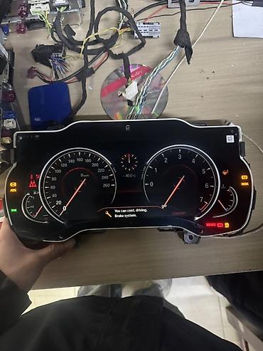 argb controller: Полуцифровая приборная панель BMW 5-series G30 (Европа, км/ч) — 1