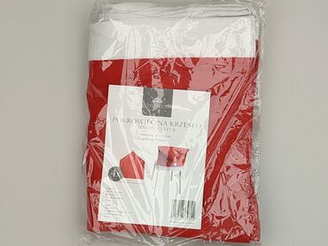 Zestaw czterech pokrowców na krzesła w kolorze czerwono-białym