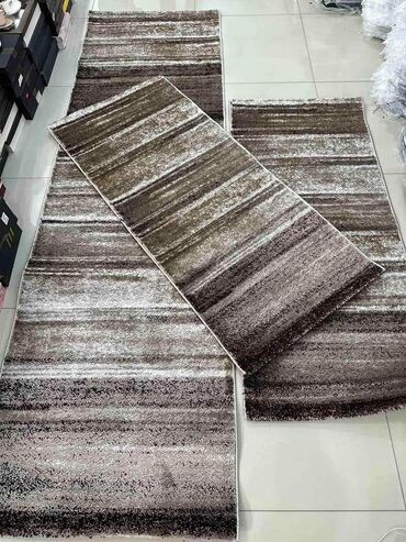 Tepisi i prostirke: Nova kolekcija
Set 3 staze
 (1) 76x250
(2) 63x140 — 3