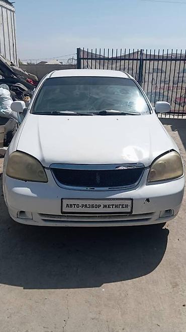 opel astra gtc: Daewoo Lacetti, седан, белый цвет. машина на разборе — 1