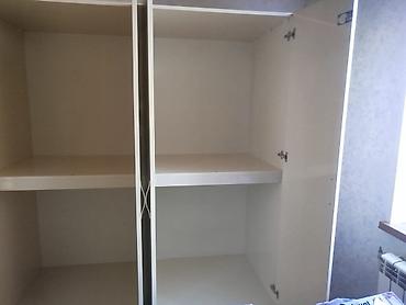 Dolablar: Dörd qapılı paltar şkafı - Rəng: açıq krem/ağ - Material — 2