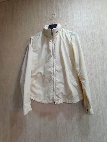 kapsonlu koynekler: Vetrovka kurtka, Nike