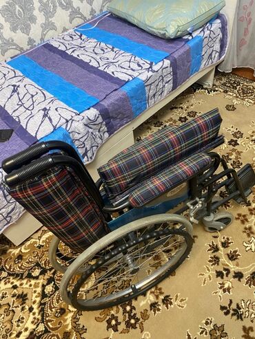 инвалидная коляска с туалетом: Продаётся инвалидная коляска, ходунки, кресло для купания