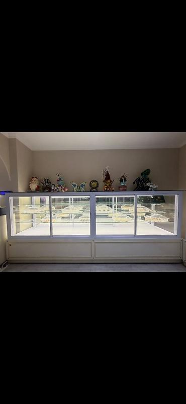 Soyuducu avadanlığı: Uzunlugu 345 sm Hundurluyu 145 sm Derinlik 60 sm 4 polkali, ici — 1