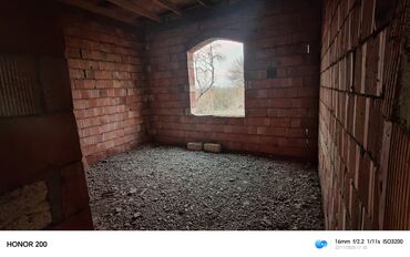 Həyət evləri və villaların satışı: Satılır: yarımçıq tikili həyət evi - Divarlar: keramzit/kərpic — 1