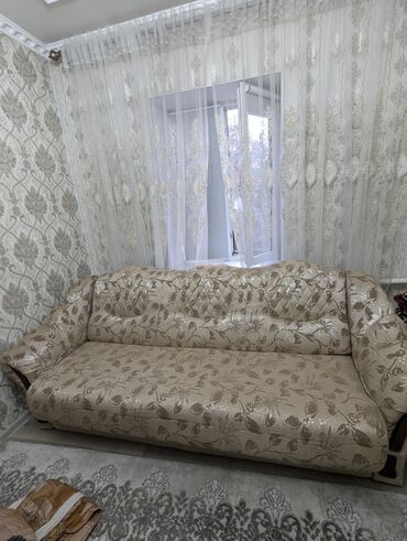 заказать портрет по фотографии: Продаю мягкую мебель. В комплекте диван и два кресла. под диваном