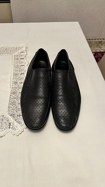Ayaqqabılar: Kişi ayaqqabısı – klassik, qara rəngli, slip-on (bağsız) model. - Üst — 1
