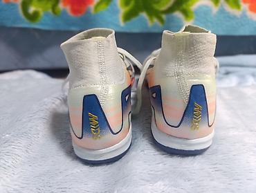 кожаный чехол: Футбольные сороконожки Nike (серия MDS) - Размер: 37,5 - Тип — 4
