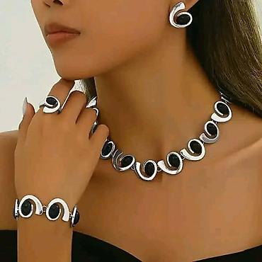 torba river island: 💃 Za dame sa stilom 
Komplet za nju po ceni od 2900 din ✨️⚜️💫
💋 — 2