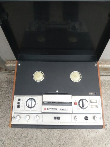 Другая аудиотехника: Продаются: 1-проигрыватели грампластинок по 1000 сом. 2- катушечный — 9