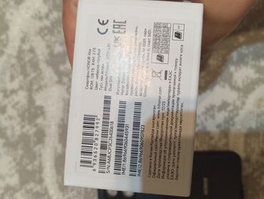 Digər mobil telefonlar: Smartfon – mavi rəngli arxa qapaq, parıltılı gradient effektli dizayn — 8