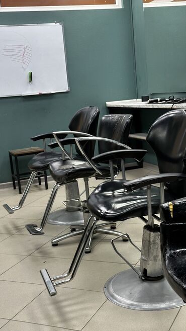 кресло для парикмахеров: Салонные кресла