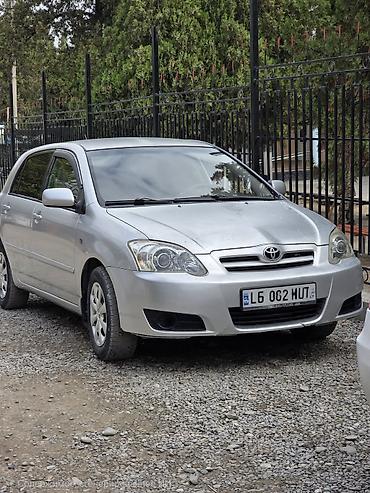 Toyota Corolla: 2004 г., 1.6 л, Механика, Бензин, Хэтчбэк