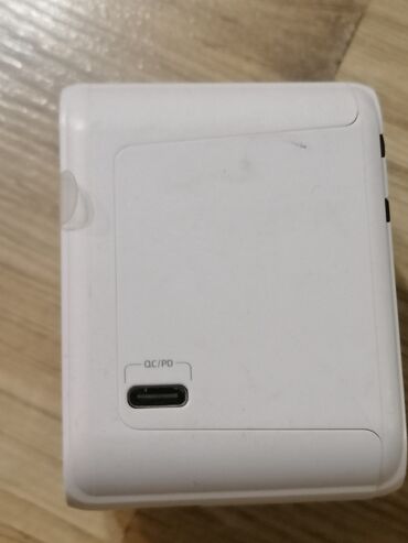 Punjači: Univerzalni putnički adapter TESSAN - Kompaktan all‑in‑one adapter sa — 8