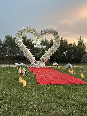 розы в колбе: Аренда фотозоны/оформления для праздника «Happy Birthday» Состав: - — 6