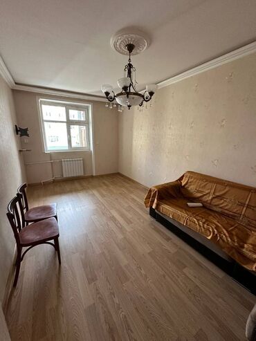 Uzunmüddətli kirayə mənzillər: Mənzil kirayə verilir. 3 otaq. Əmircan qəsəbəsində 5 mərtəbəli evin — 4