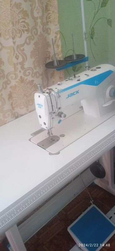 Оборудование для швейных цехов: Jack пол автомат саттылат 2 ай колдонулган срочно