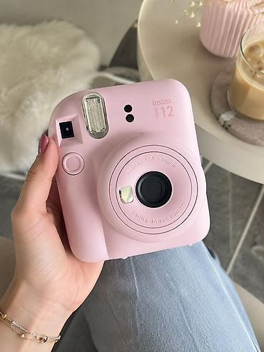 mini proyektorlar: Fujifilm Instax Mini 12 ani fotoaparatı. Zərif çəhrayı rəngdə təqdim — 1