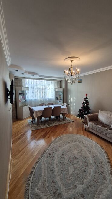 Uzunmüddətli kirayə mənzillər: 3 otaqlı, işıqlı və geniş mənzil. Xüsusiyyətlər: - Zövqlü qonaq — 1