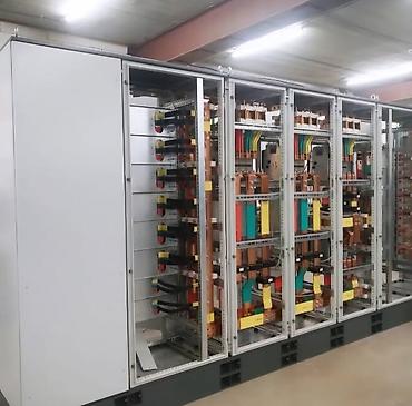 Digər elektrik malları: Elektrik paneli, müxtəlif elektrik dövrələrini idarə etmək və qorumaq — 13