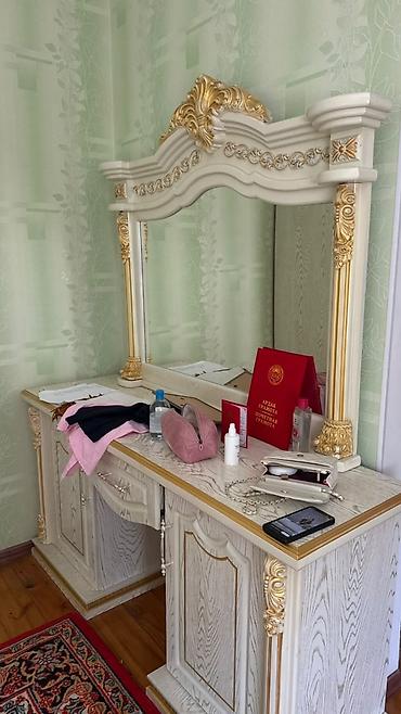 office table: Спальный гарнитур в классическом стиле с резными декоративными — 2