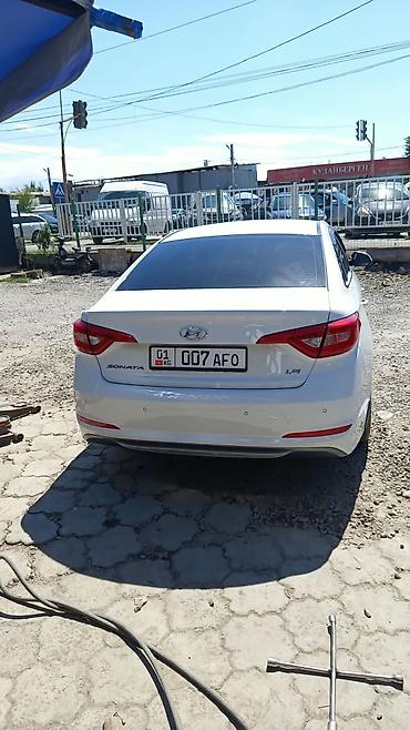 идеальном: Hyundai Sonata, белый седан, кузов LF. Основные характеристики: - — 3